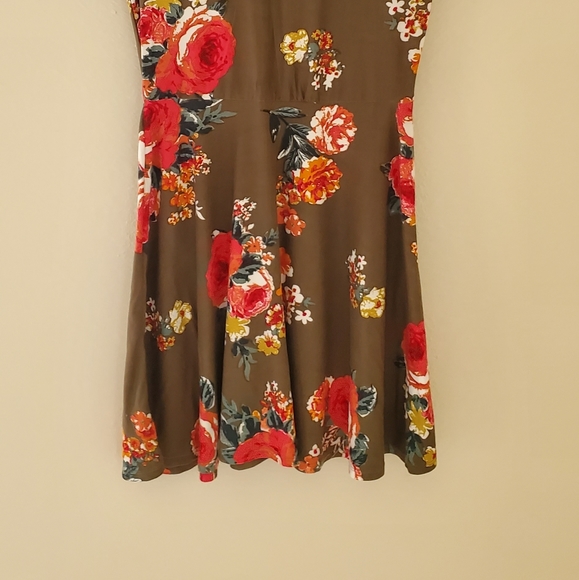 Dress - Picture 2 of 2